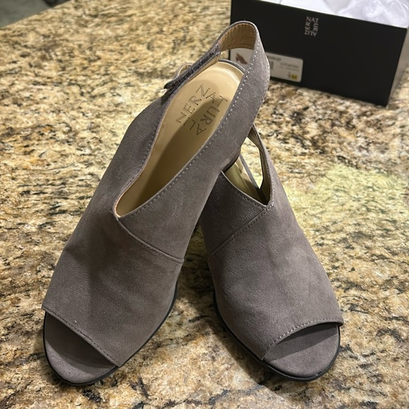 Naturalizer Shoes - Naturalizer Gray suede sandal. Size 9. Worn once.